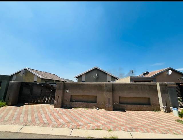 2 BEDROOM HOUSE FOR SALE IN WINDMILL PARK
